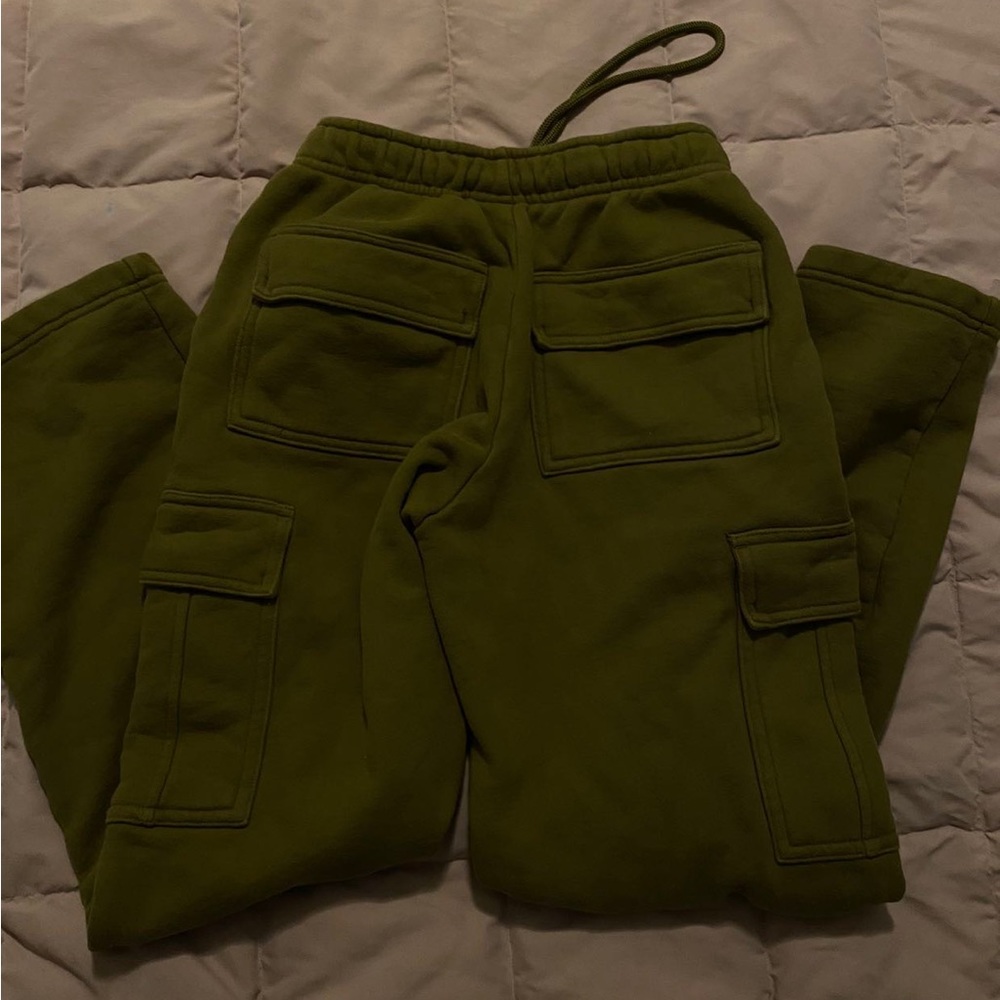 Aritzia TNA cargo sweatpants - Picture 2 of 4